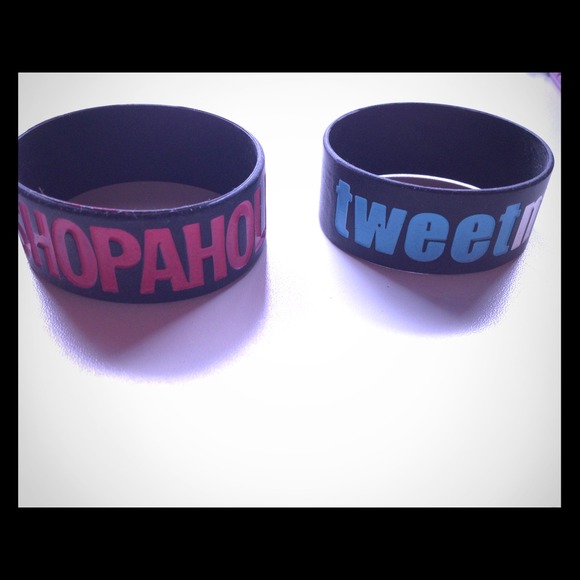 2-PACK RUBBER BRACELETS!