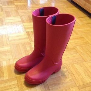 Crocs cranberry rain boots