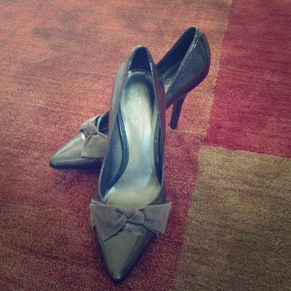 Grey size 8.5 Jessica Simpson pumps..$25