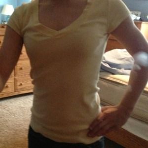 Basic yellow v-neck tee