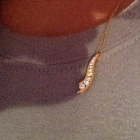 10k Gold pendant with diamond and chain - Picture 3 of 3