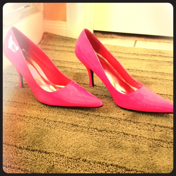 Hot pink pumps!! Size 9