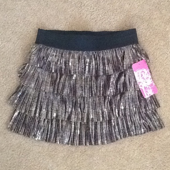 ❌SOLD (offline)❌🏁NEW🏁 Ruffled mini skirt