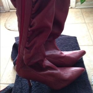 Dark red knee length boots with stretch!