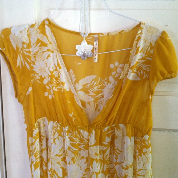 Top - Picture 2 of 4