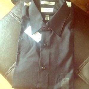 Mens- Van Huesen Dress Shirt- 32/33 medium- 15 1/2