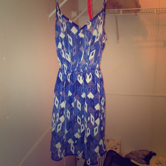Printed dress, half thigh length, back cutout!