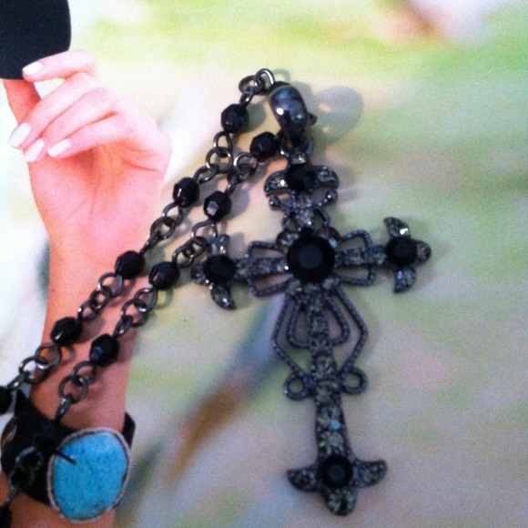 Necklace - Picture 1 of 3