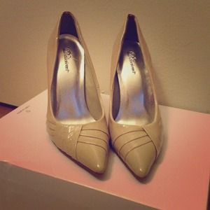 Tan pumps size 6