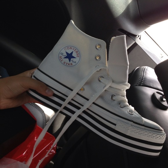 Converse Shoes - Converse platform high tops 💥 never worn 💥