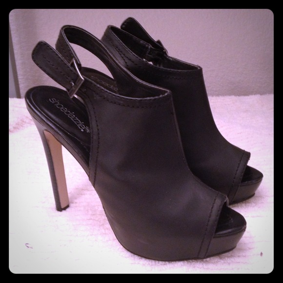 Shoe Dazzle Shoes - Black Heels