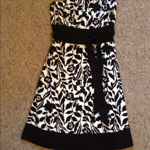 :::SOLD::: White House Black Market Floral Dress