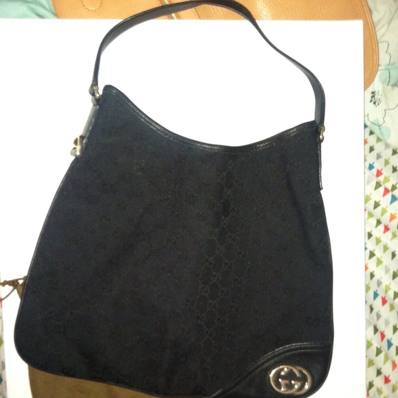 💯 Authentic Gucci Shoulder Bag - Dustbag included