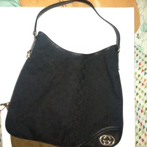 💯 Authentic Gucci Shoulder Bag - Dustbag included