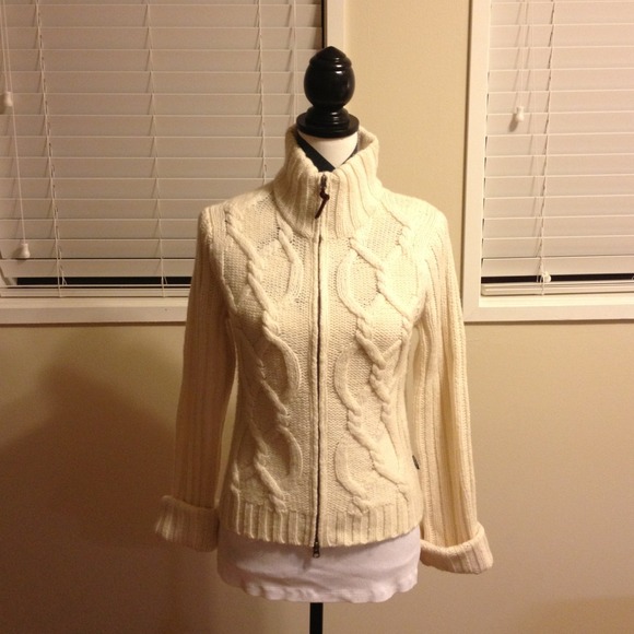⚡️️SALE⚡️A&F beige sweater/jacket L