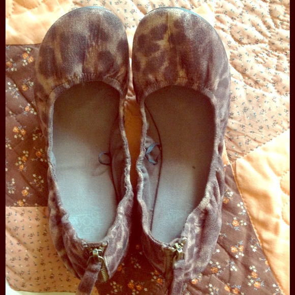 🚫SOLD🚫Leopard flats
