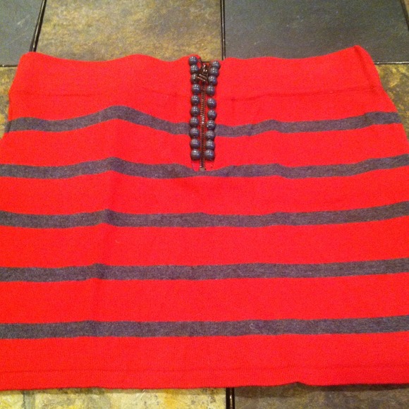 Red/grey striped stretchy mini skirt !