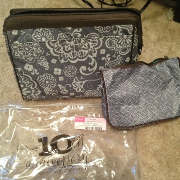🚫🚫SOLD. Thirty-one cosmetic bag set