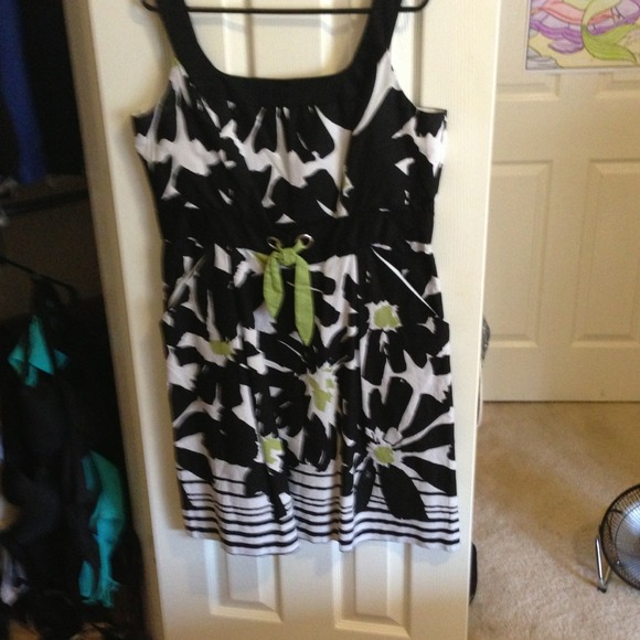 Dresses & Skirts - Flower dress