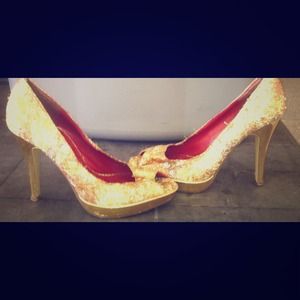Shimmery gold peep toe heels