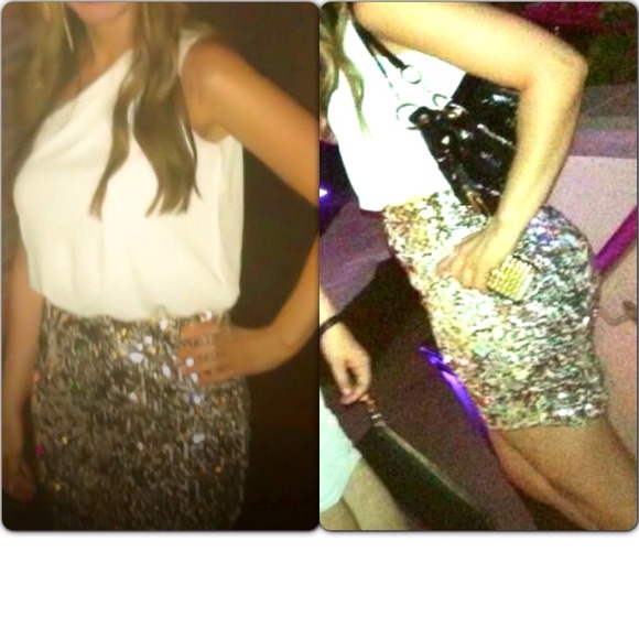 Beautiful one shoulder gold Sequined dress. - Picture 1 of 1