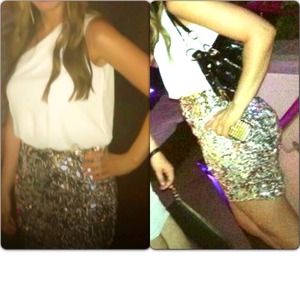 Beautiful one shoulder gold Sequined dress.