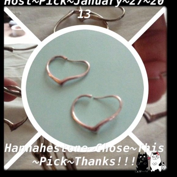 Heart ❤️dangle earrings 💜HOST~PICK💗