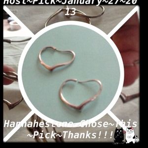 Heart ❤️dangle earrings 💜HOST~PICK💗