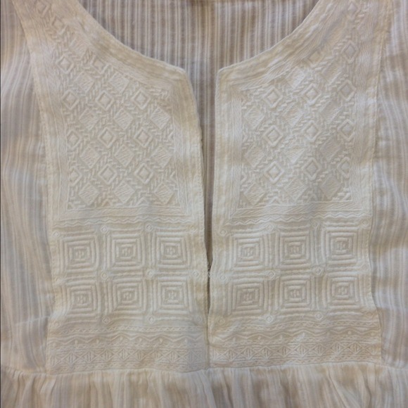 White cotton top with self clr emb yoke details - Picture 3 of 3