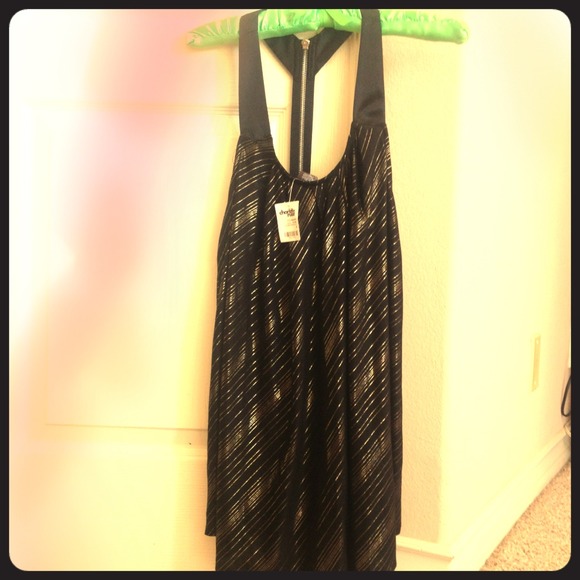 Black flowy zipper back tank