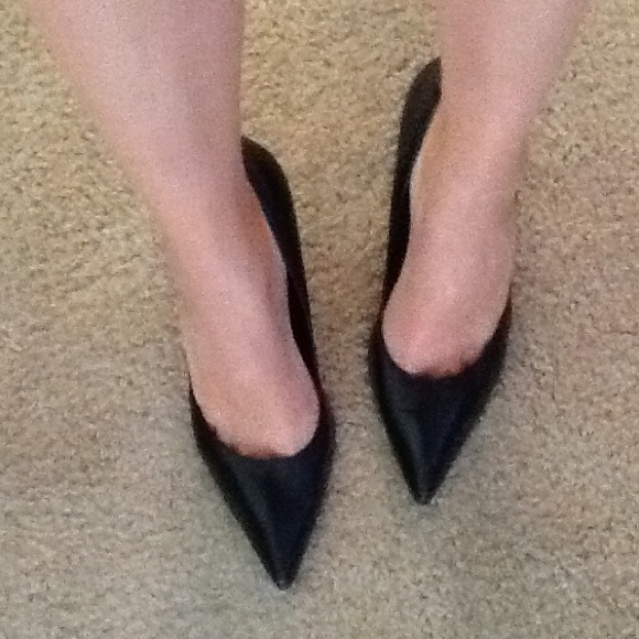 BCBG Girls Classic Pointy Black Heels