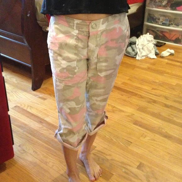 Pink camo capris Clearance