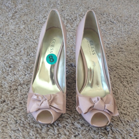 Light pink open toe bow pumps