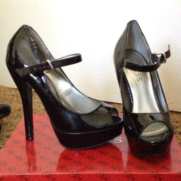 GUESS peekaboo black patent pumps
