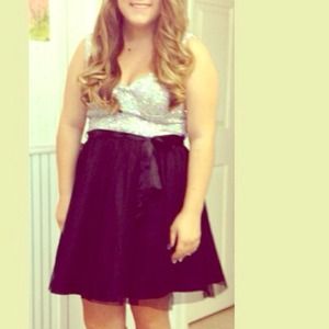 Super cute dress.