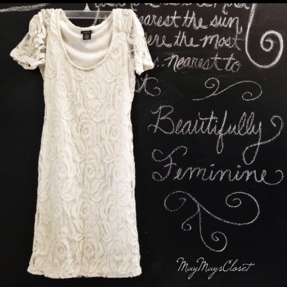 Dresses & Skirts - 🎀 Host Pick 🎀 Cream Lace Like Dress Size Small