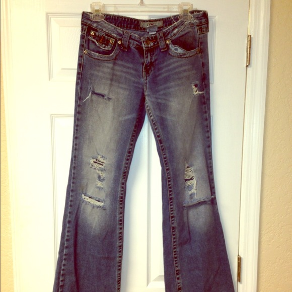 Destroyed jeans
