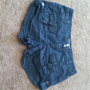 Dark jean short shorts.