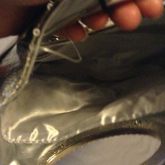 Handbag - Picture 3 of 4