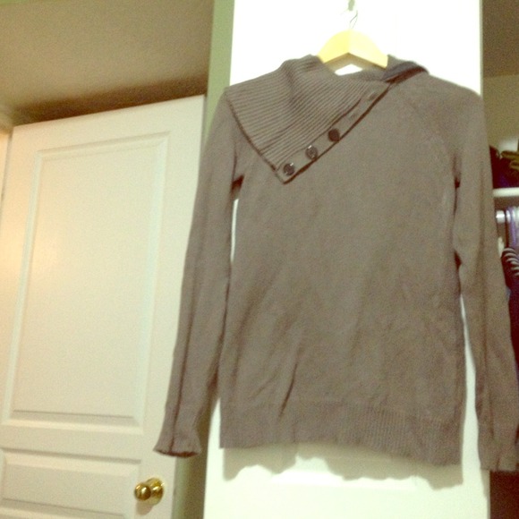Gap sweater