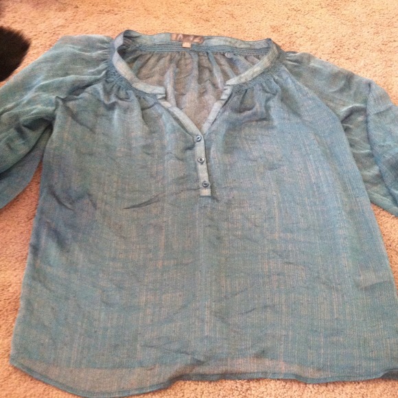 Blue sheer 1/4 sleeve top