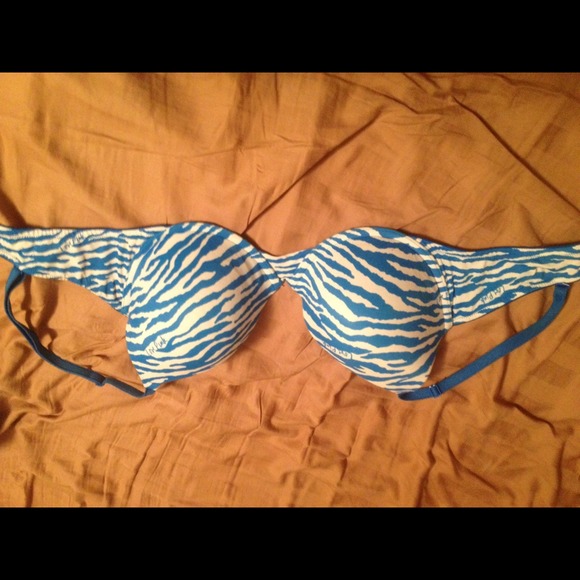 Victoria's Secret wear everywhere bra.