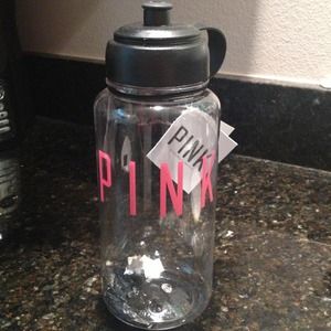 32oz PINK water bottle still has tags on it