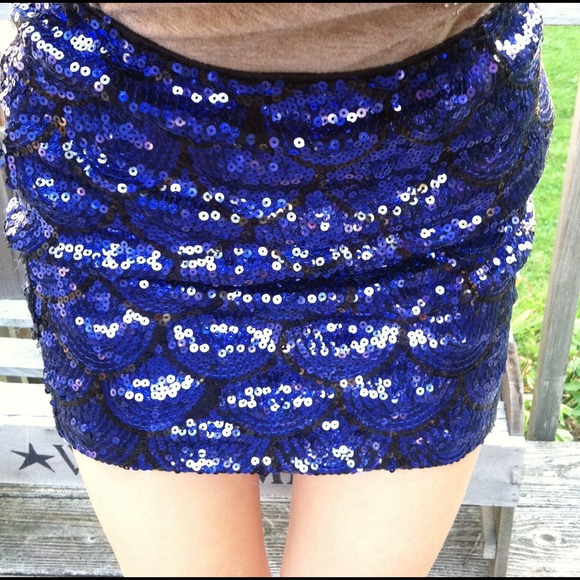Lily white blue sequin miniskirt - Picture 1 of 4