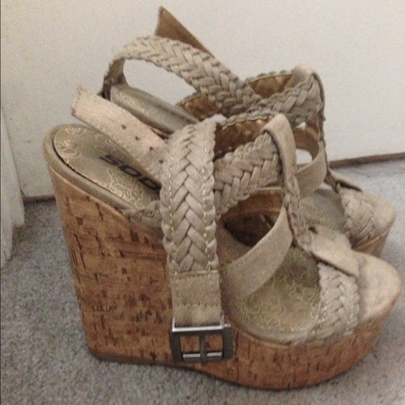 🚫SOLD🚫Nude platform sandals.