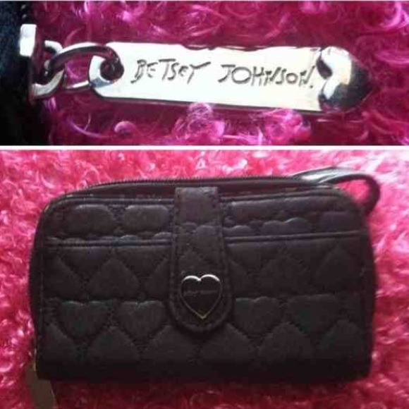 ⬇ON HOLD- NWOT Betsey Johnson Wristlet