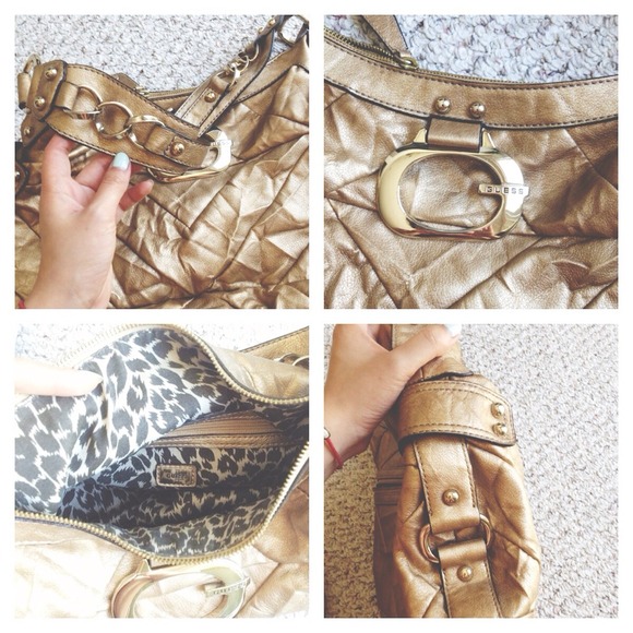Guess purse - Picture 2 of 3