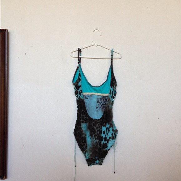 Bathing suit - Picture 3 of 4
