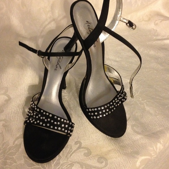 Black rhinestoned opened toed sandals - Picture 1 of 1