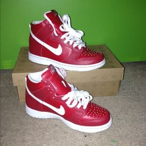 Hold Until Tuesday 9/3 Red Nike Dunks 💋